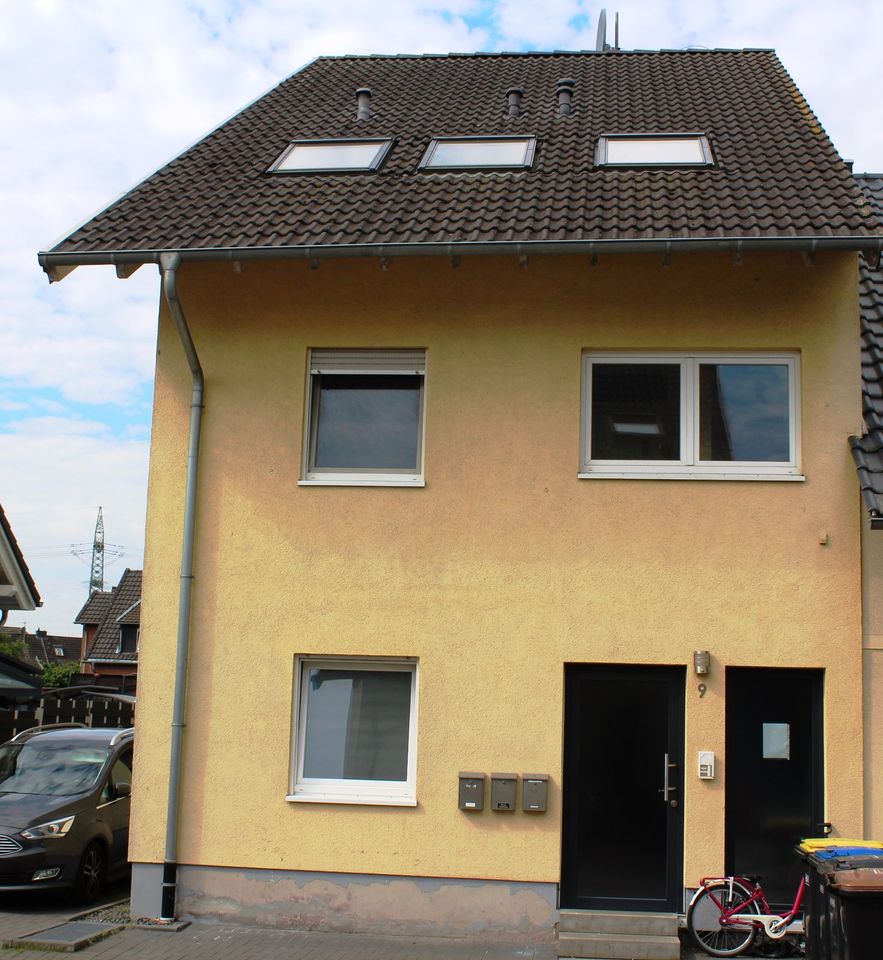 Mehrfamilienhaus in Köln Merkenich an schnellentschlossene Käufer zu verkaufen in Köln