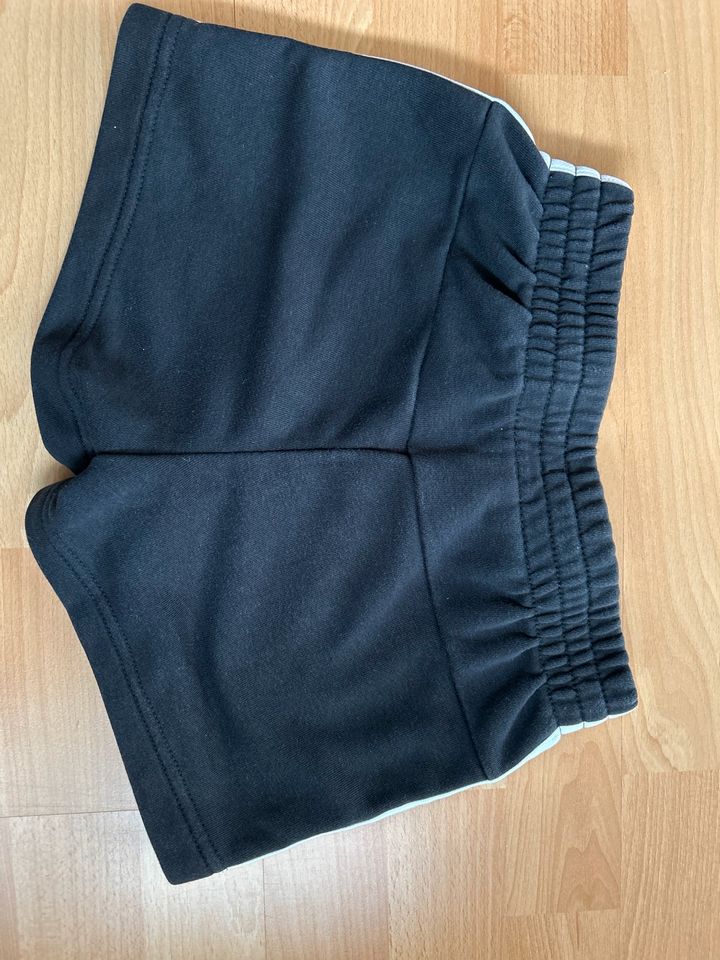 Adidas Mädchen Shorts in Niederwerrn