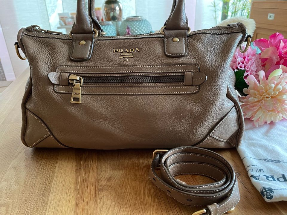 PRADA Handtasche Leder Taupe Original, sehr gepflegt in Lohmar