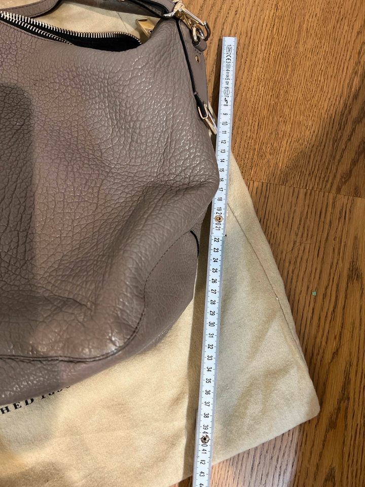 Burberry Tasche, große Hobo, Shopper, Schultertasche, mauve, grau in München