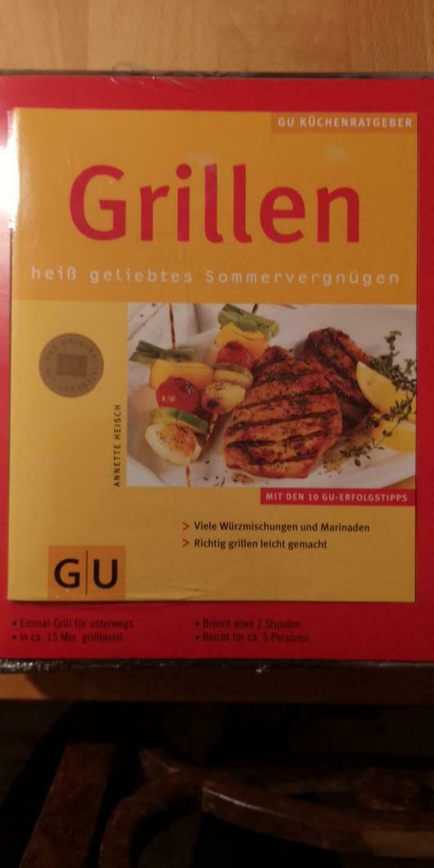 GU: Einmal-Grill für unterwegs, Holzkohle und Buch, neu in Bonn