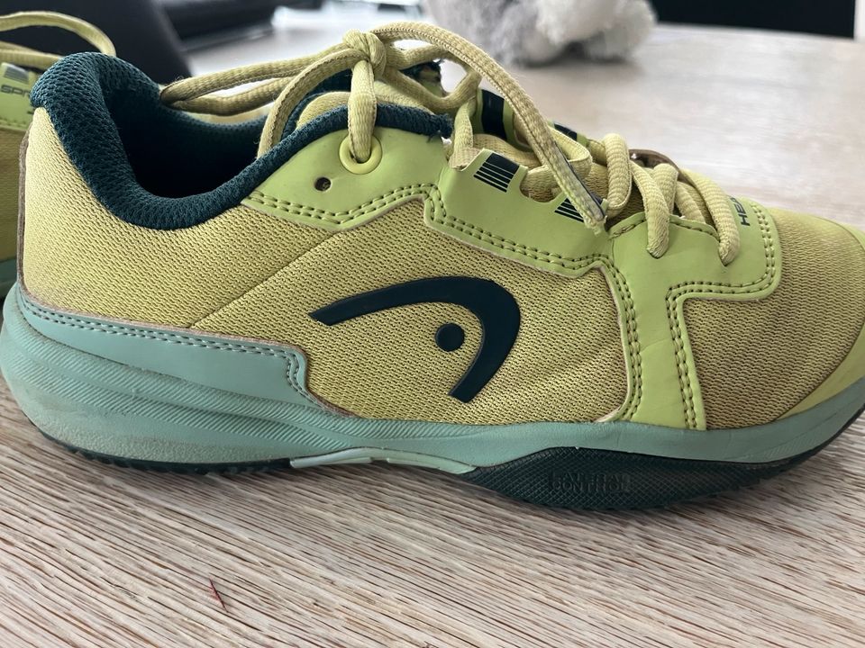 gut erhaltene grüne Outdoor-Tennisschuhe von Head in Krefeld