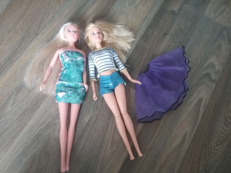 Barbie mit Kleidung in Niesky