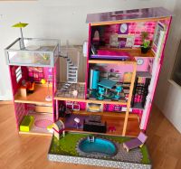 Kidkraft Holz-Puppenhaus für Barbies mit Möbeln und Zubehör Brandenburg - Großbeeren Vorschau