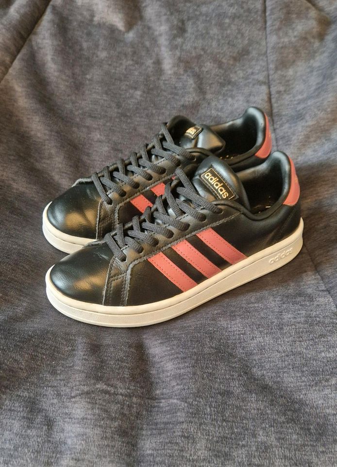 Adidas Sneaker 36 2/3 in Berlin