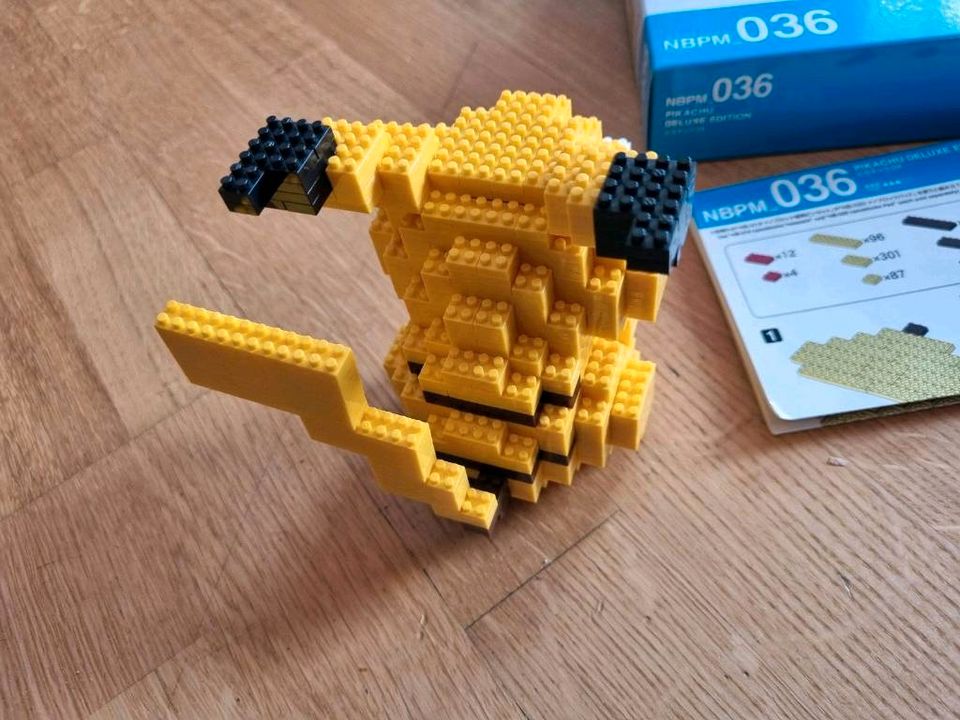 Pikachu Nanoblock 12 cm hoch 560 Teile in Konz