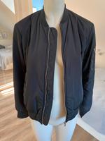 Bomberjacke ZARA Gr. S/36 schwarz-gefüttert- Sachsen - Reinsdorf Vorschau