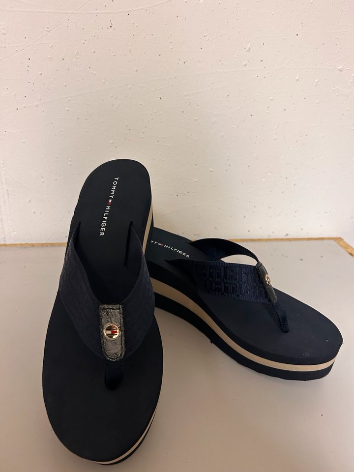 Tommy Hilfiger Flip Flops Plateau in Obersüßbach