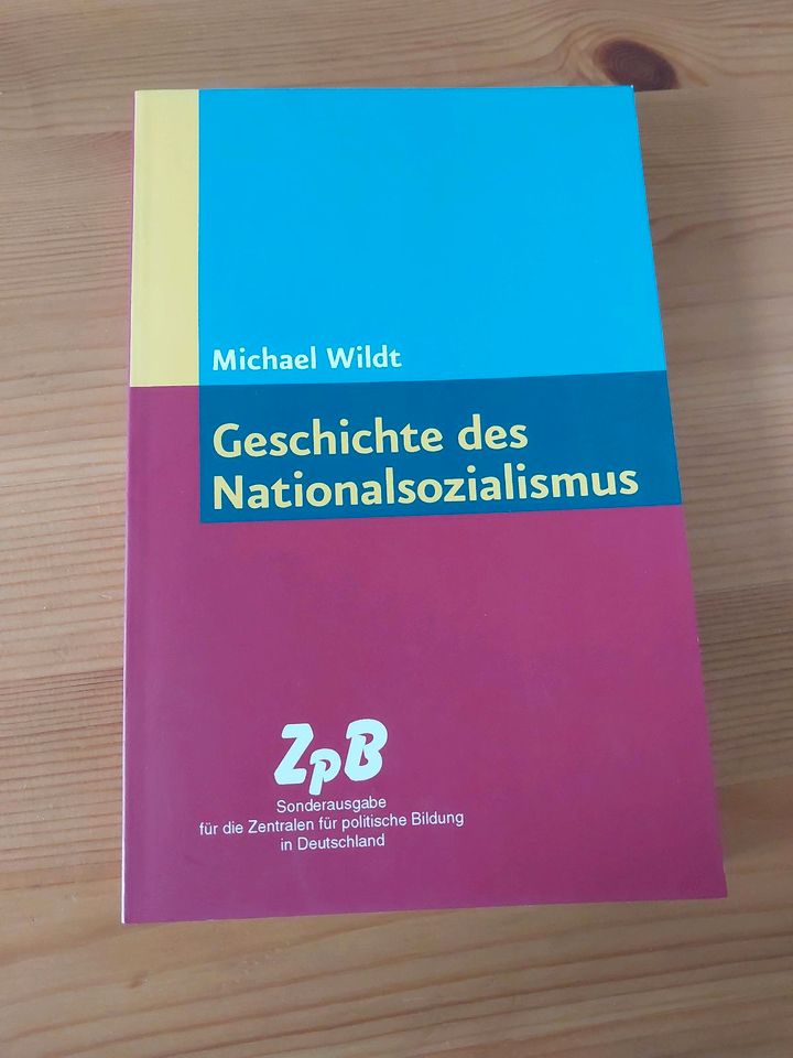 Verschiedene Geschichtsbücher in Mittweida