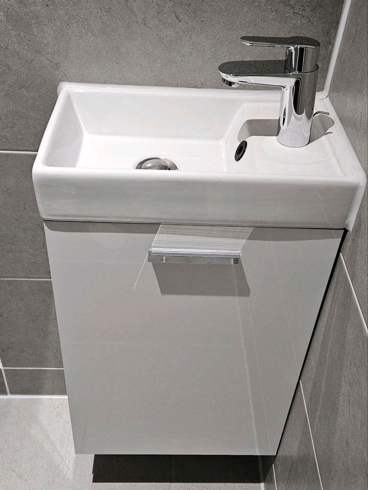 Waschplatz Gäste-WC Hochglanz weiß incl. Armatur in Marl