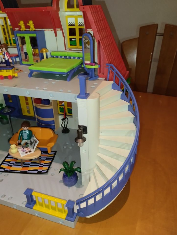 Playmobil Puppenhaus mit Ausstatung und viel Zubehör in Krefeld