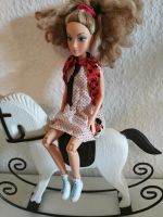 Barbie Puppe mit minnie Maus mouse Kleidung Berlin - Marzahn Vorschau