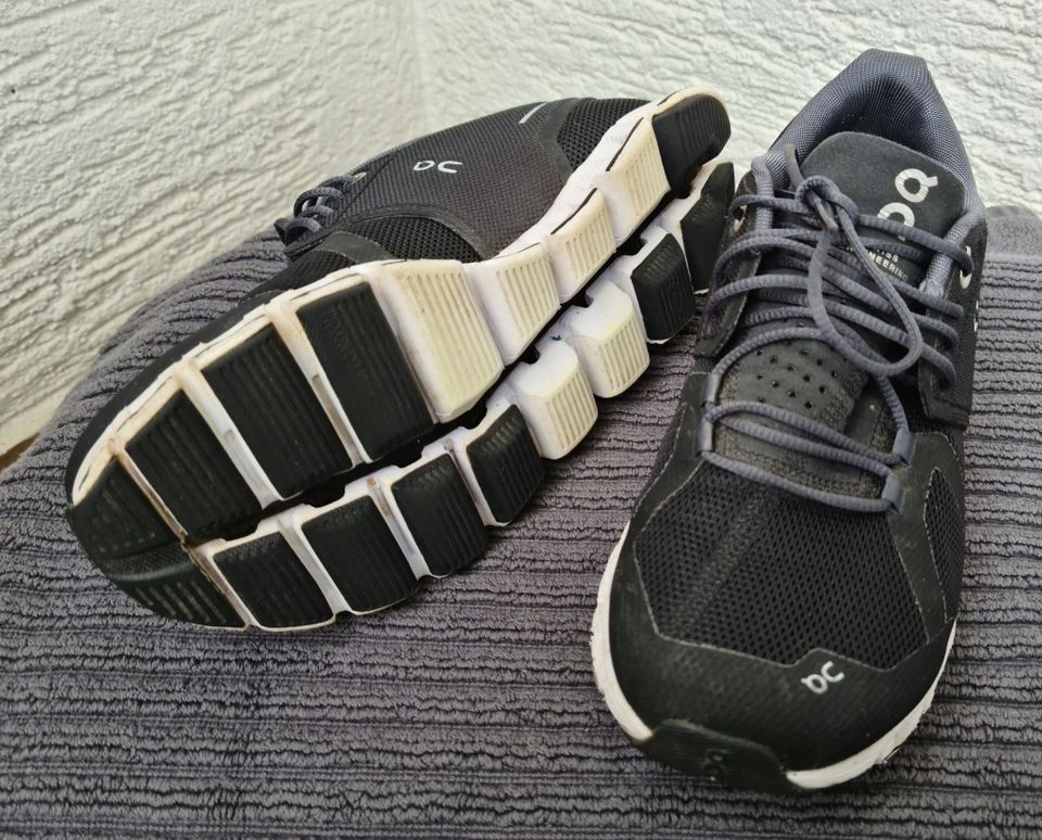 On Cloud On Running Cloud 5 Sneaker Laufschuhe schwarz Gr. 38,5 in Wiesbaden