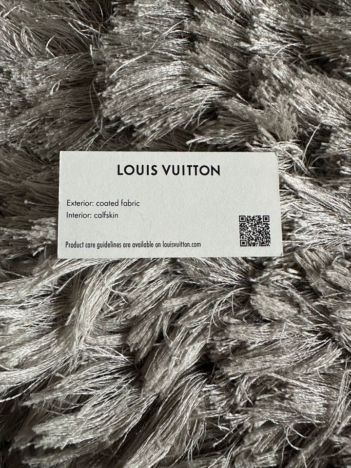 Louis Vuitton Key Pouch Vivienne Holiday Monogram Canvas/Pink Neu in Bergisch Gladbach