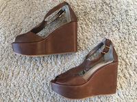 Plateau / Keilabsatz Schuhe / Sandalen Absatz 10cm Gr. 38-39 Bayern - Hebertshausen Vorschau