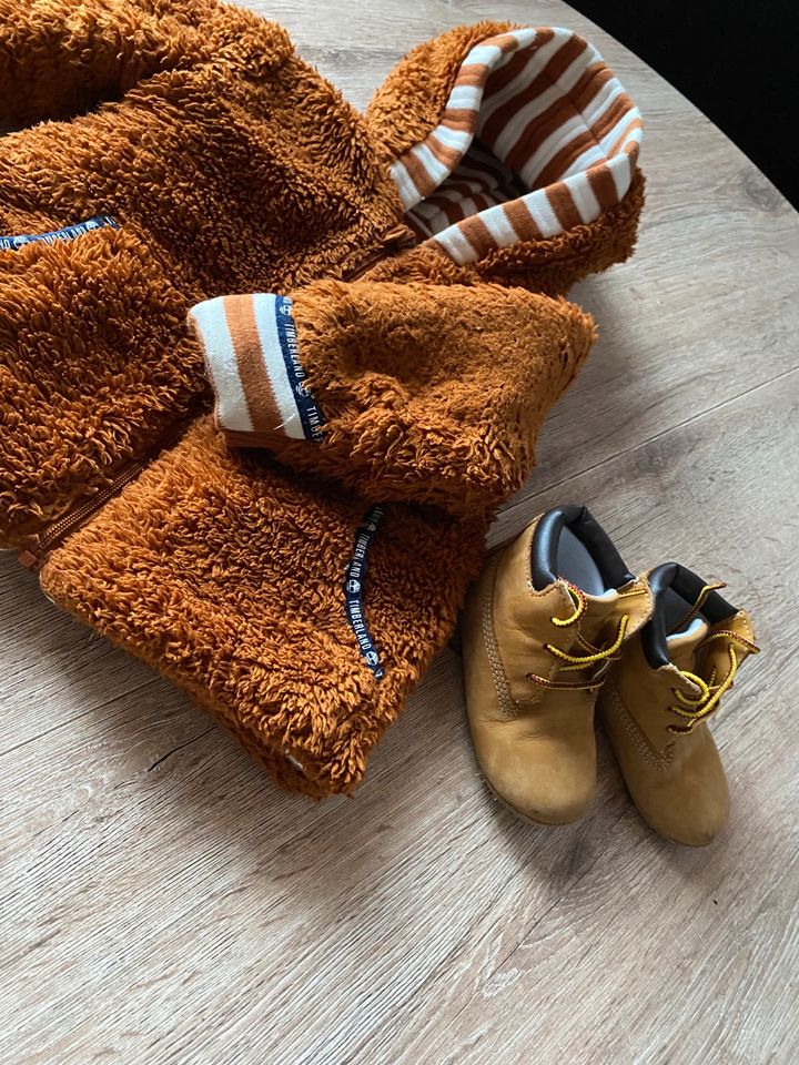 Baby Jacke + Schuhe von Timberland in Remscheid