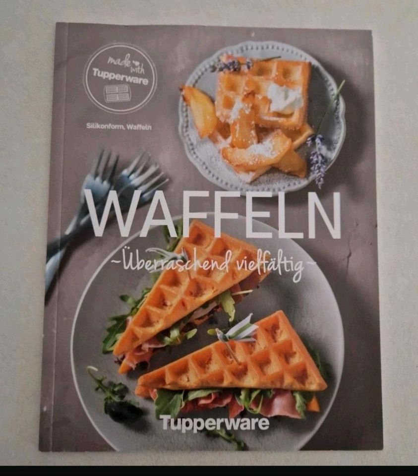 Tupperware / Waffeln / Büchlein in Langwedel