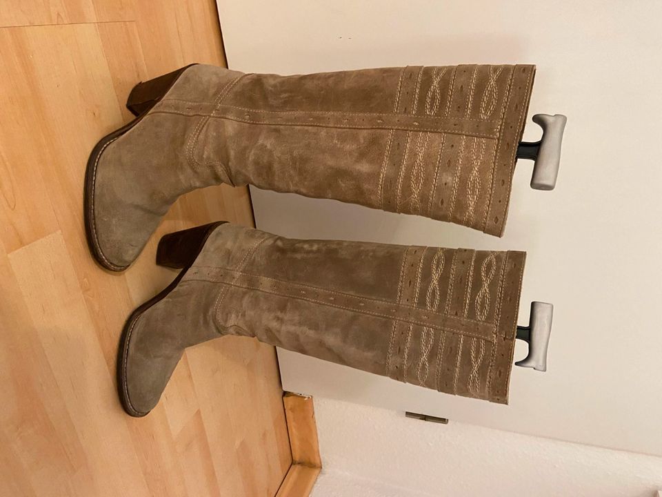 Riccardo Cartillone Wildleder Stiefel beige mit Absatz - Größe 41 in Berlin