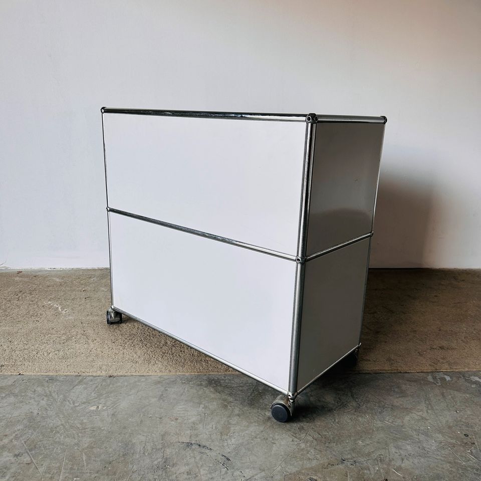 TOP Preis! | 1x USM Haller Board inkl. 19% Mehrwertsteuer | Container mit Auszug | Sideboard / Highboard in lichtgrau | Büro Designklassiker | Rollcontainer in Düsseldorf