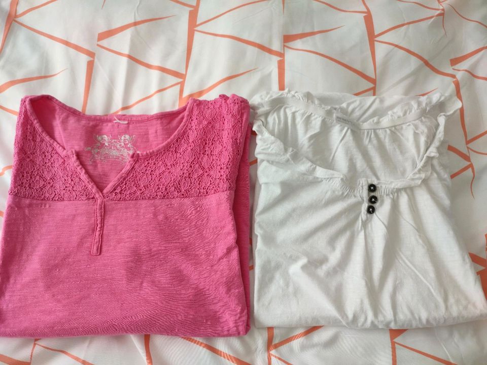 1 Shirts Weiß Größe L, 1 Pink Gr .46, je 3€ in Sömmerda