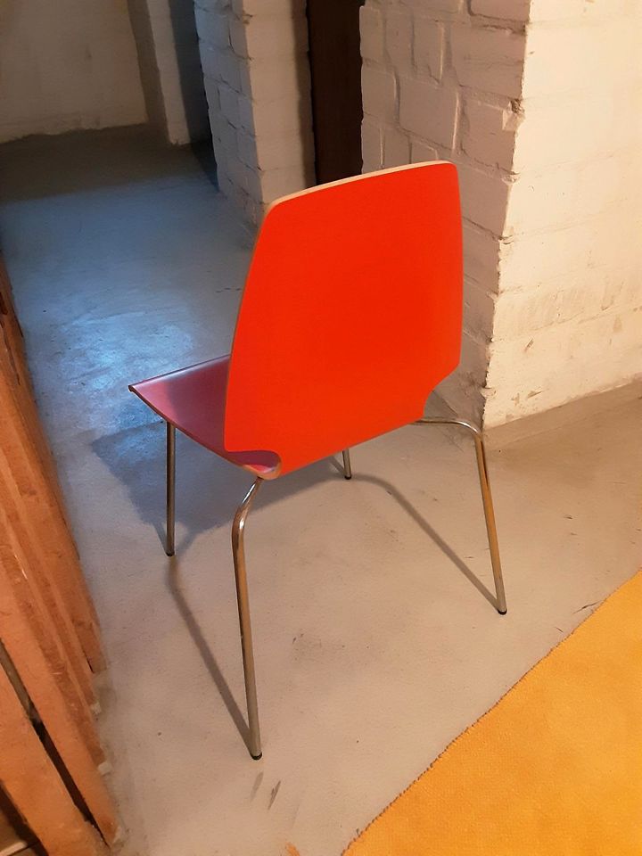 1 Stuhl , rot, Holz und Metallbeine in Bremen