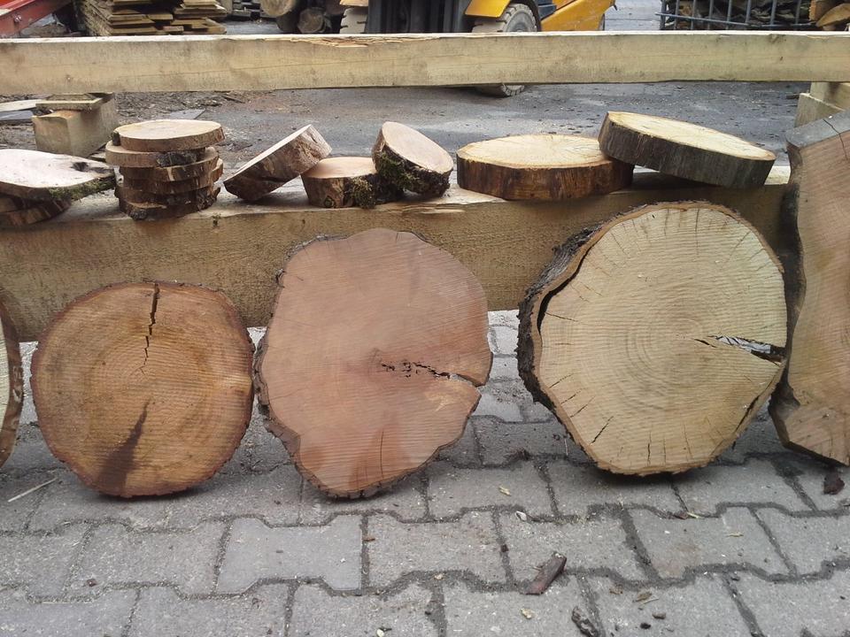Baumscheiben, Holzscheiben sägerau oder gehobelt mit Waldkante in Usingen
