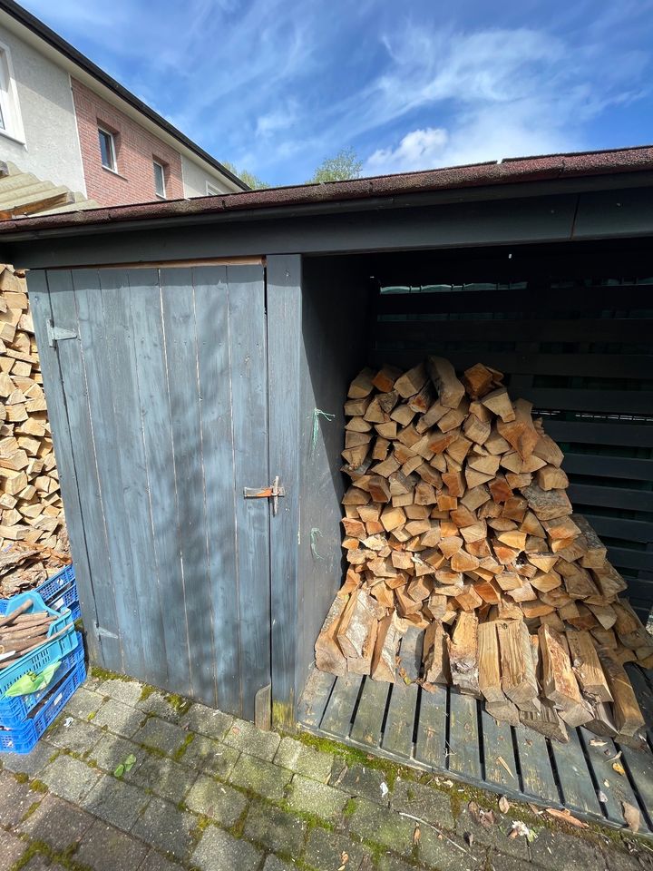 Gartenhaus / Gerätehaus mit Unterstand in Essen