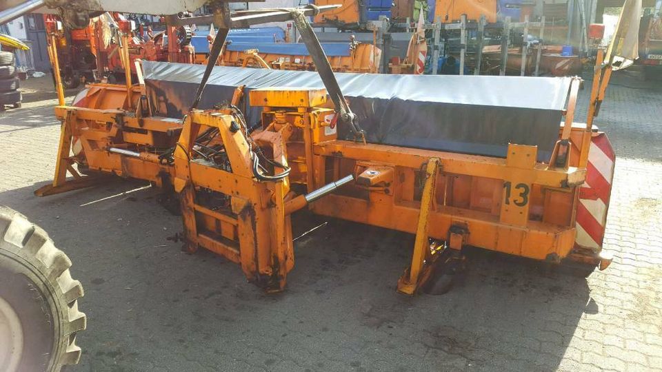 Schneepflug Schmidt Beilhack Winterdienst Schneeschild Unimog in Selters