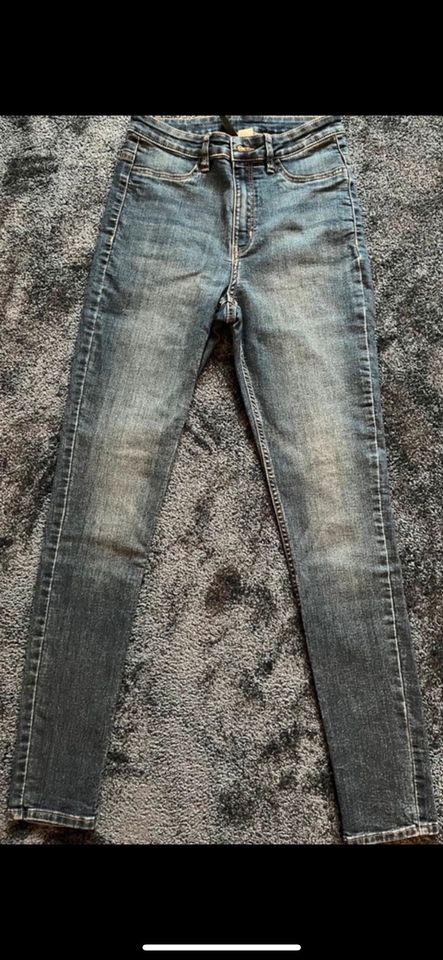 Skinny Jeans Hose Gr. 38 H&M denim Röhrenjeans in Marburg