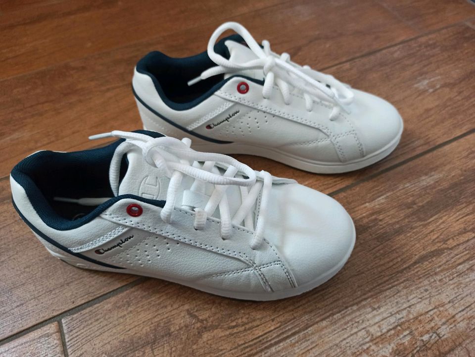 Champion Sneaker Gr. 35 in Niederwinkling