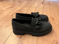 Catwalk Slipper Größe 41 schwarz Kette super Zustand Rheinland-Pfalz - Puderbach Vorschau