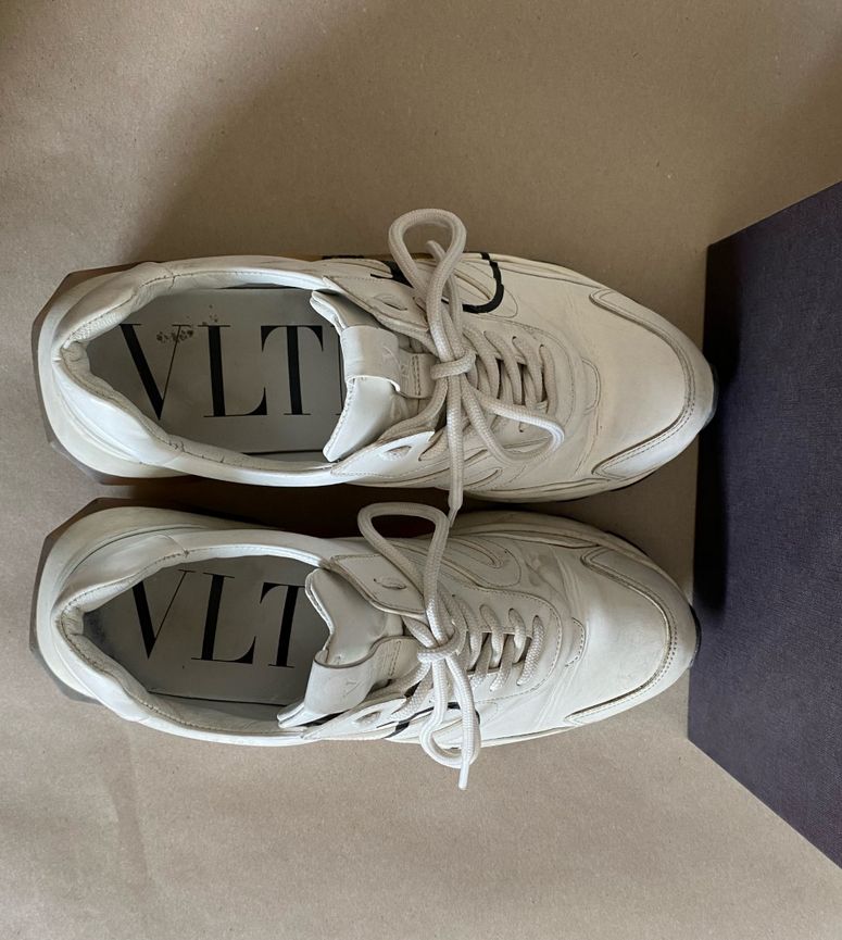 Original Valentino Garavani Sneaker Leder Weiß Gr. 42 in Berlin