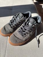 Nike Schuhe Sneaker Größe 42,5 grau Wildleder Baden-Württemberg - Nagold Vorschau