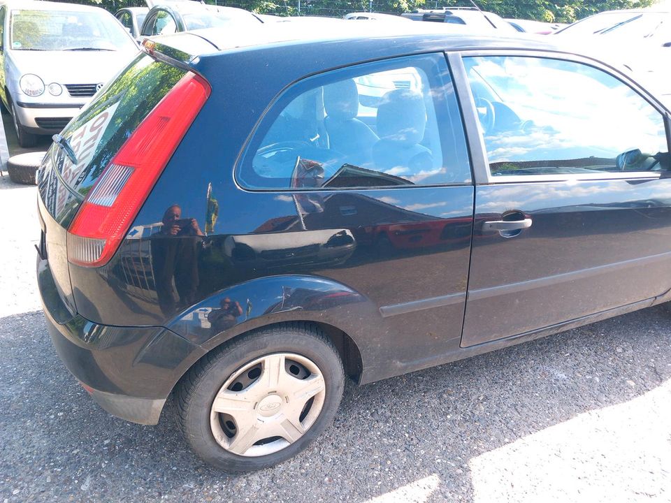 Ford Fiesta MK6 3-Türer schwarz Bj.2003 Schlachtfest 1.4 L 59kw in Hamm