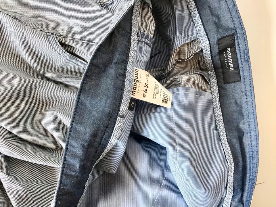 manguun Collection Bermuda fein blau weiß gestreift Hose kurz 54 in Ustersbach