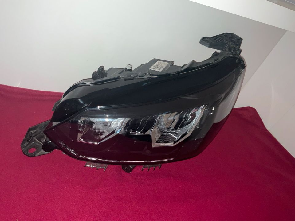 Peugeot 208 LED Scheinwerfer links 9833036380 UNNA in Unna