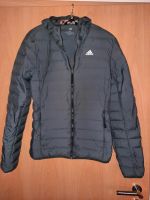 Adidas  leichte Daunenjacke mit Kapuze Gr. XS Niedersachsen - Lingen (Ems) Vorschau