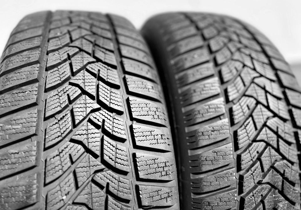 2 Stück 215 60 R16 95H Dunlop Winter Sport 5 Winterreifen 8-8,5mm in Remscheid