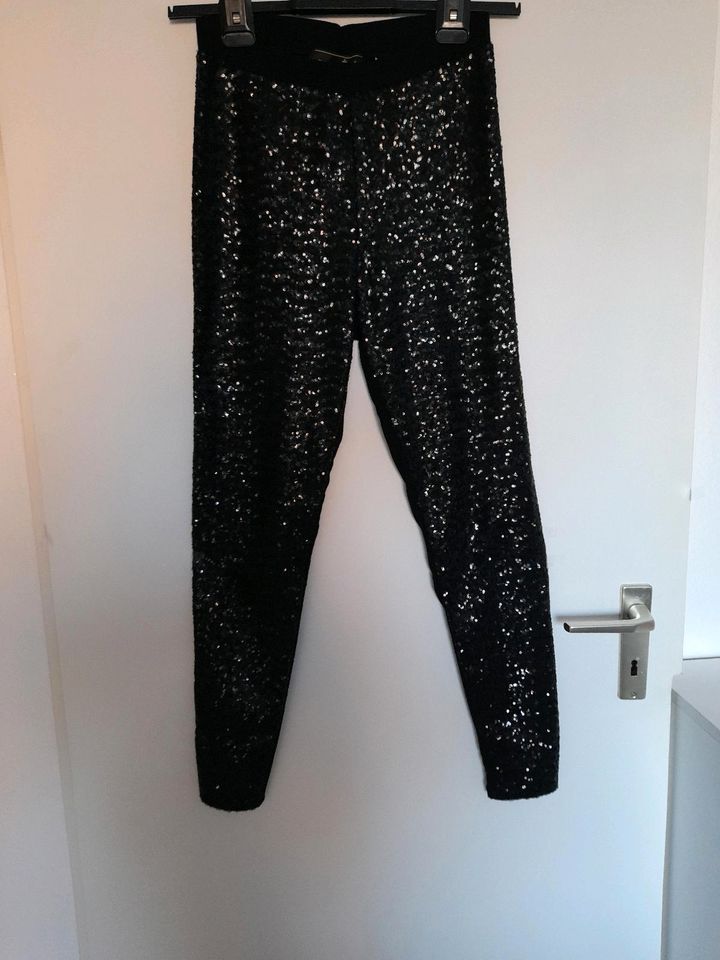 Jeggings Gr.40- schwarz mit Pailletten vorne von Klögler in Mönchengladbach