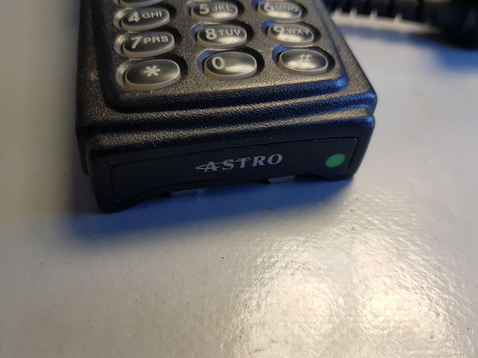 Motorola XTS3000 III Astro Handfunkgeräte + Zubehör ex Bundeswehr in Plaidt