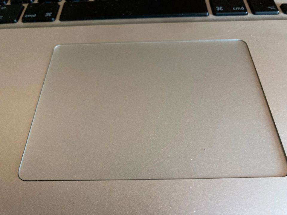 Mac Book Pro, 15 Zoll, I7, 4GB Ram, DVDRW in Perl