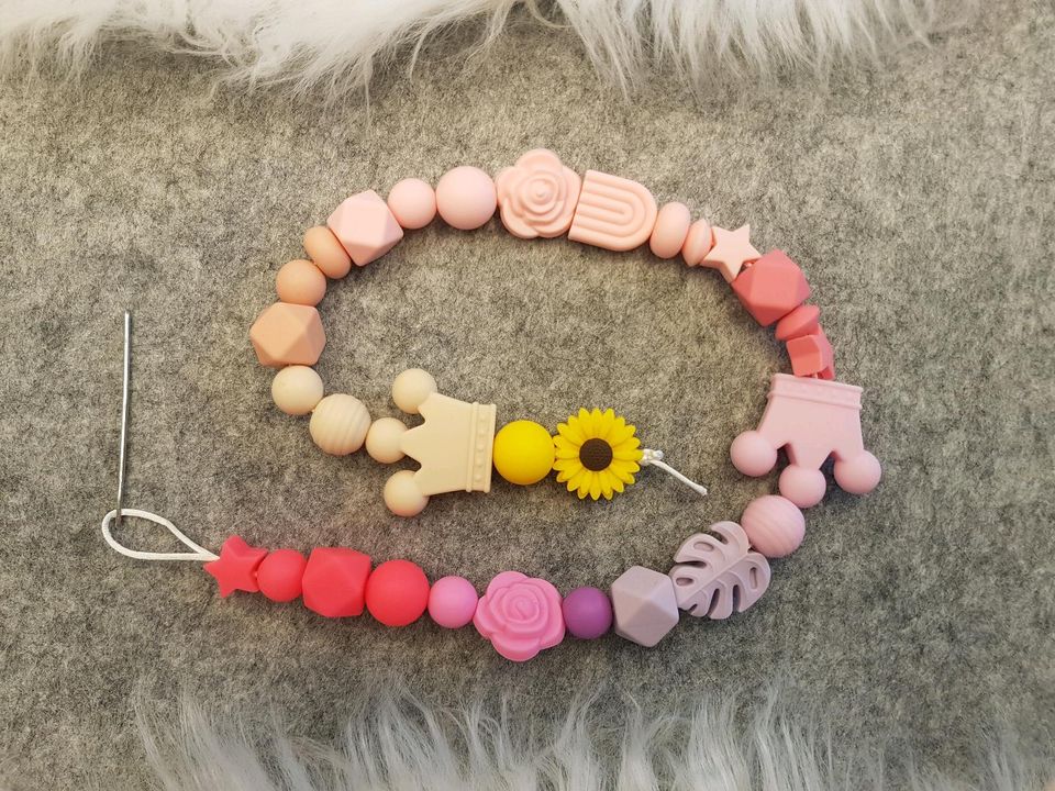 Handmade Schnullerkette personalisiert Namen rosa Mädchen silikon in Neustadt am Kulm