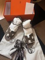 Hermès Santorini Sandalen Etoupe Full Set mit Rechnung vom 15.05 Düsseldorf - Pempelfort Vorschau