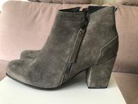 Kennel & Schmenger edle Wildleder Stiefeletten Gr. 38,5- 39 (6) Berlin - Spandau Vorschau