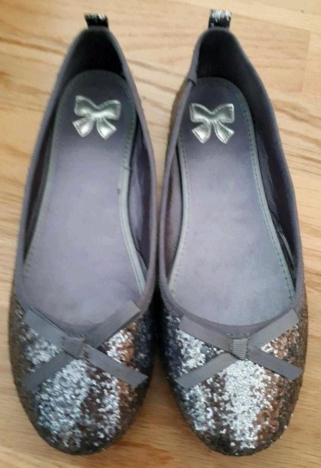 Weihnachten, Ballerinas schwarz/Silber  Pailletten Gr. 35 in Bad Kreuznach