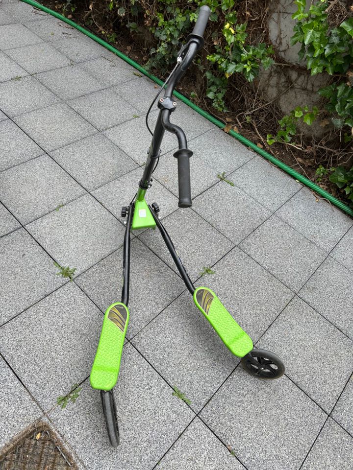 2x Fliker Y-Scooter Swing Scooter Wackelroller + Bremse (Faltbar) in Düsseldorf