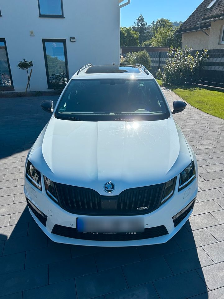 Skoda Octavia 2.0 TSI DSG RS Combi in Hann. Münden