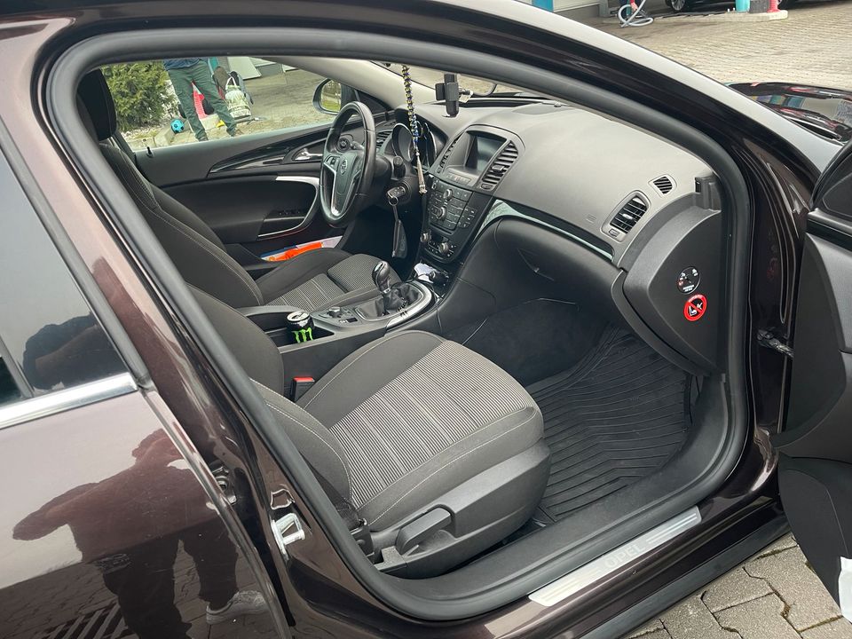 Opel insignia Benzin 1.4 in Borna