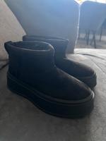 ZARA Boots Stiefeletten Stiefel Uggs gefüttert Neu Schuhe Baden-Württemberg - Ulm Vorschau