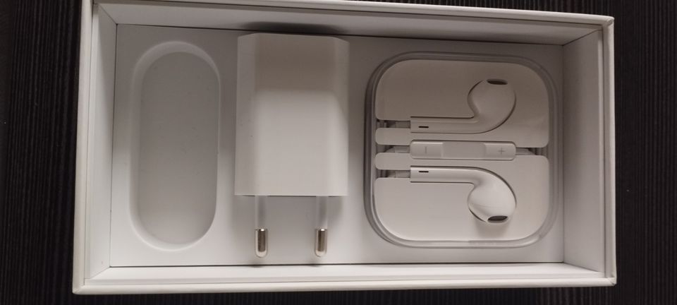 iPhone 6 mit Ladekabel und Ohrhörer 64GB in Wallsbüll